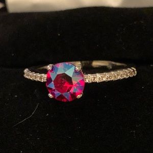 Costume jewelry iridescent magenta ring - size 6